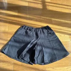 BeBeリボン付き黒ショートパンツ　150cm