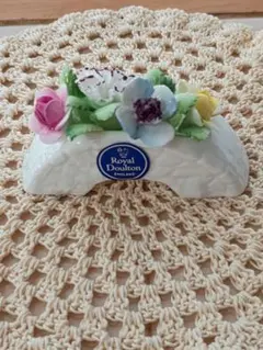 ロイヤルドルトン　陶器　置物　花