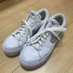 NIKE ユナイテッドコートレガシーリフトスニーカー