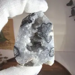 天然石　瑪瑙　水晶ジオード　原石タワー