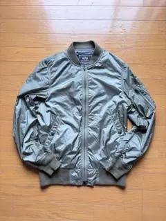 Alpha Industries MA-1 フライトジャケットのサムネイル