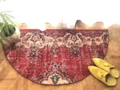 【大きめサイズ】✧美しいredと優しいpink✧トルコ ビンテージラグ 半円ラグ