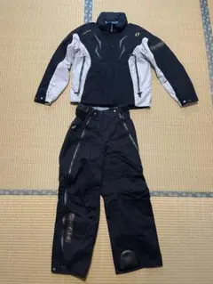 ONYONE☆スキーウェア　上M／下L-9サイズ