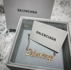 Balenciaga バレンシアガ ロゴプレートネックレス ゴールドのサムネイル