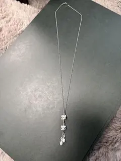 パールとクリスタルのロングネックレス