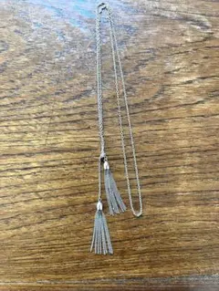 タッセル付きロングネックレス