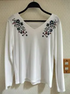 CECIL McBee 刺繍入り長袖Tシャツ