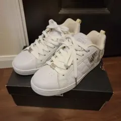 新品　スニーカー