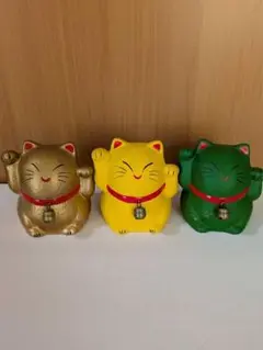 270 招き猫　貯金箱　鈴付き　金色　黄色　緑色　縁起物　3匹セット