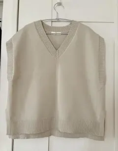 新品　SHOO-LA-RUE ニット　ベスト ベージュのサムネイル
