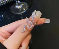 クリスタル風　リング　蛇　パイソン　キラキラ　ビジュー　指輪　巳のサムネイル