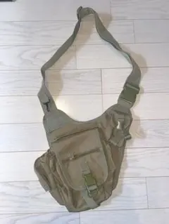 カーキ ナイロン ショルダーバッグ