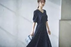 美品 アプワイザーリッシェ フロントボタンワンピース ドット ネイビー M