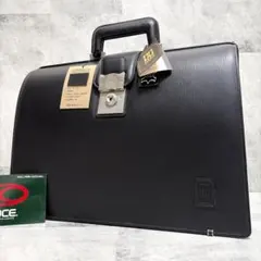 美品✨DAKS ダレスバッグ ビジネスバッグ ドクターズバッグ 鍵付 自立 本革のサムネイル