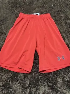 Under Armour ハーフパンツ 赤