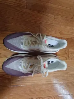 ニューバランス FuelCell　revel のランニングシューズ