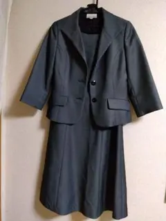 グレー系ワンピーススーツ