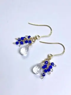 ☆天然石水晶とラピスラズリのデザインピアス（サージカルステンレスフック)