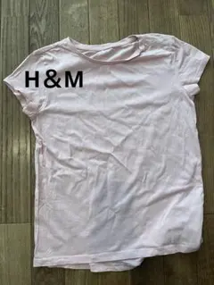 H＆MのピンクTシャツ