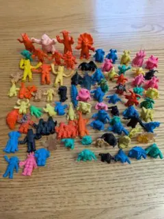 怪獣消しゴム まとめ売り 【2kg】 大量 当時物 - メルカリ