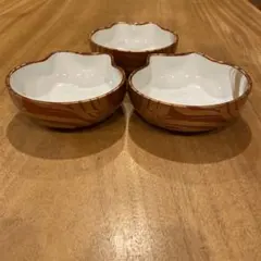 有田 錦手 贅と技の絵付け師 根之吉 根之吉窯 白椿と紅桔梗菊形皿 有田 錦手 贅と技の絵付け師 根之吉 根之吉窯 白椿と紅桔梗菊形