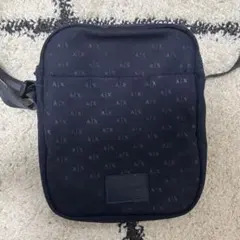 ARMANI EXCHANGE ブラック　ショルダーバッグ