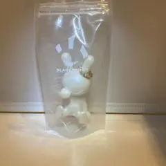 ブラックラビット　白（王冠付き）