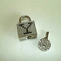 SWAROVSKI入り キラキラ ラインストーン カデナ