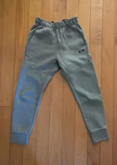 Oakley グレー スリムフィット ジャージパンツ