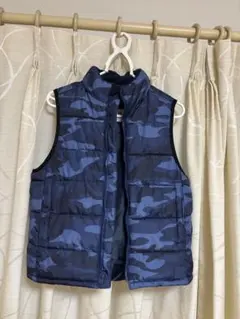 中綿ベスト 120 (sサイズ)GAP KIDS 迷彩柄