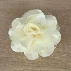 アイボリー 花形 ブローチ