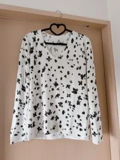 AZUL by MOUSSY ホワイト花柄　Lサイズ　ニット