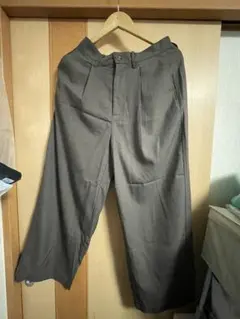 kutir（クティール） スラックス テーパードパンツ グレージュ Sサイズのサムネイル