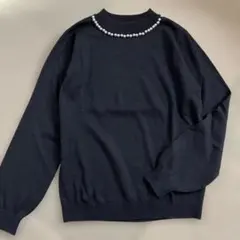 earth m&eパールネックライン 黒ニット