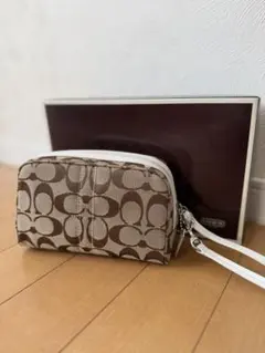 COACH C4196 シグネチャー ポーチ 美品 箱付 - メルカリ