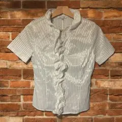【極美品】ナラカミーチェ 光沢ストライプ フリルブラウス 0(S) ホワイト