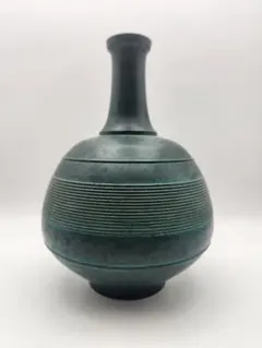 青緑色の陶器？　青磁器？