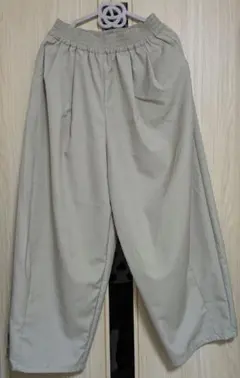 ベージュ ワイドパンツ ゴムウエスト