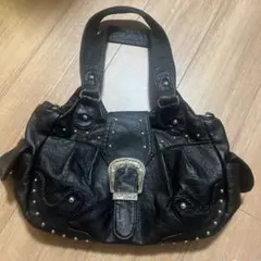 スタッズ付き黒ショルダーバッグ