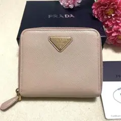 良品♡PRADA二つ折り財布のサムネイル