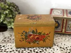 クッキー柄缶入り タルト型セット（55個） クッキー柄缶入り タルト型セット（55個） - メルカリ