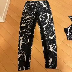 ヨガパンツとスポーツブラセット