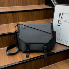 メッセンジャーバッグ メンズショルダーバッグ 900D 防水 斜めがけバッグ