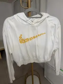Nike 花柄ロゴ クロップドパーカー