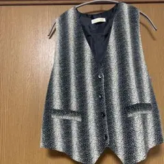 グレー模様ノースリーブベスト