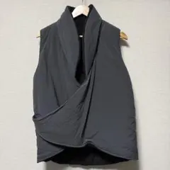 新品 チャコット ダウンベスト M Chacott 中綿 ダブルジップ ブラック