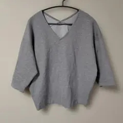 【美品】ユニクロ　トップス　Mサイズ 　グレー