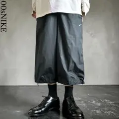美品 00s OLD NIKE ワイドナイロンハーフパンツ 膝下丈 刺繍ブラックのサムネイル