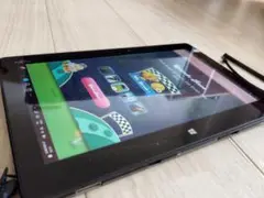 Fujitsu タブレット（モデル不明 / Windows 搭載）