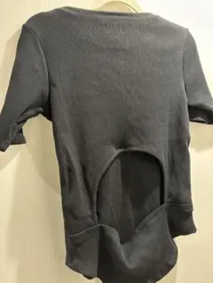 Ungrid バックオープン ブラック Tシャツのサムネイル